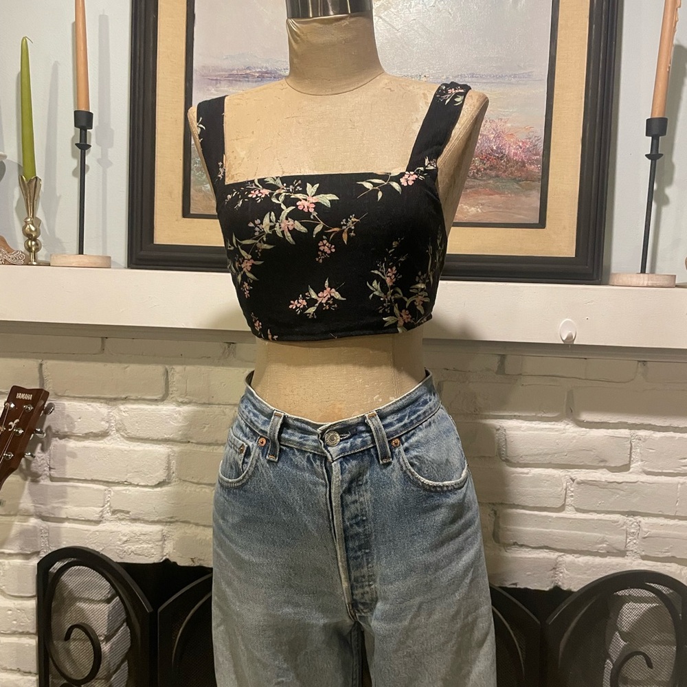 American Eagle Floral Black Crop Top size xs